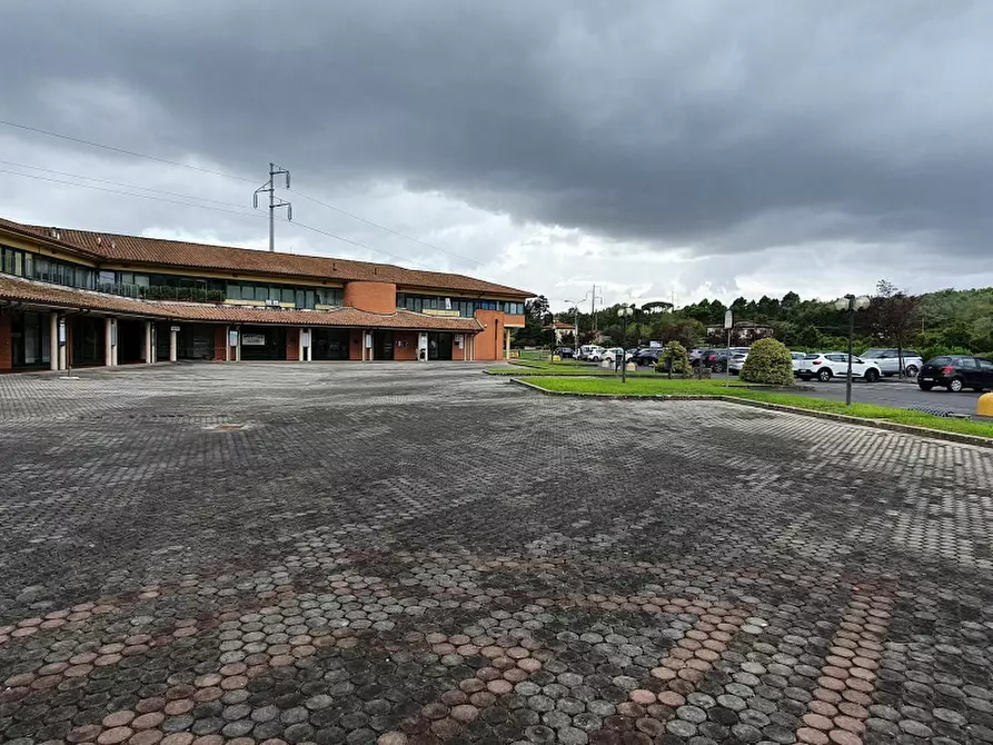 Immagine 7 di Ufficio in vendita  a Capannori