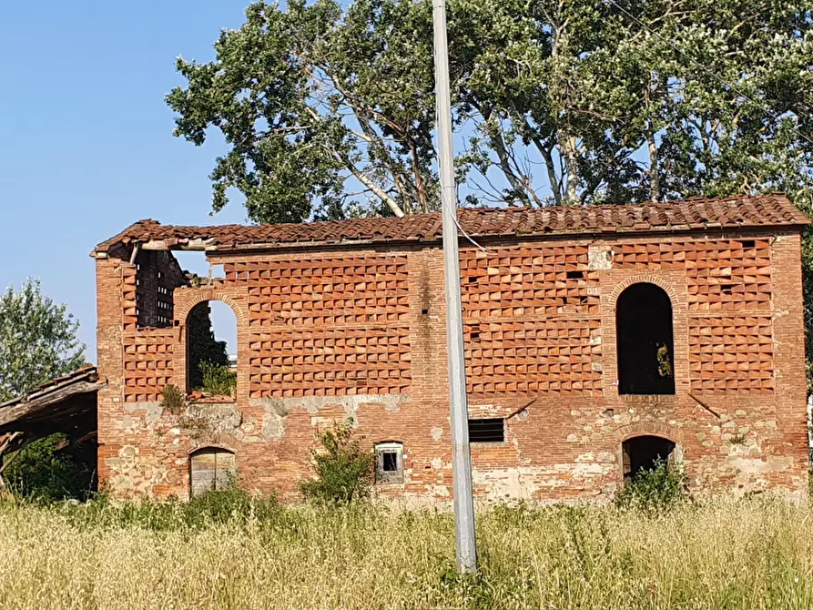 Immagine 2 di Deposito in vendita  a Porcari