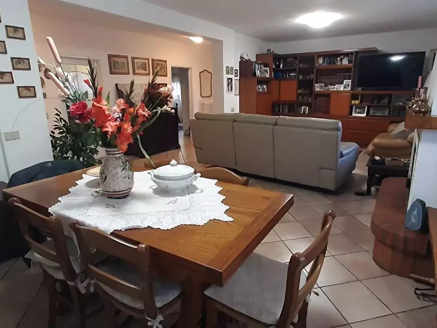 Immagine 4 di Villa in vendita  a Cecina