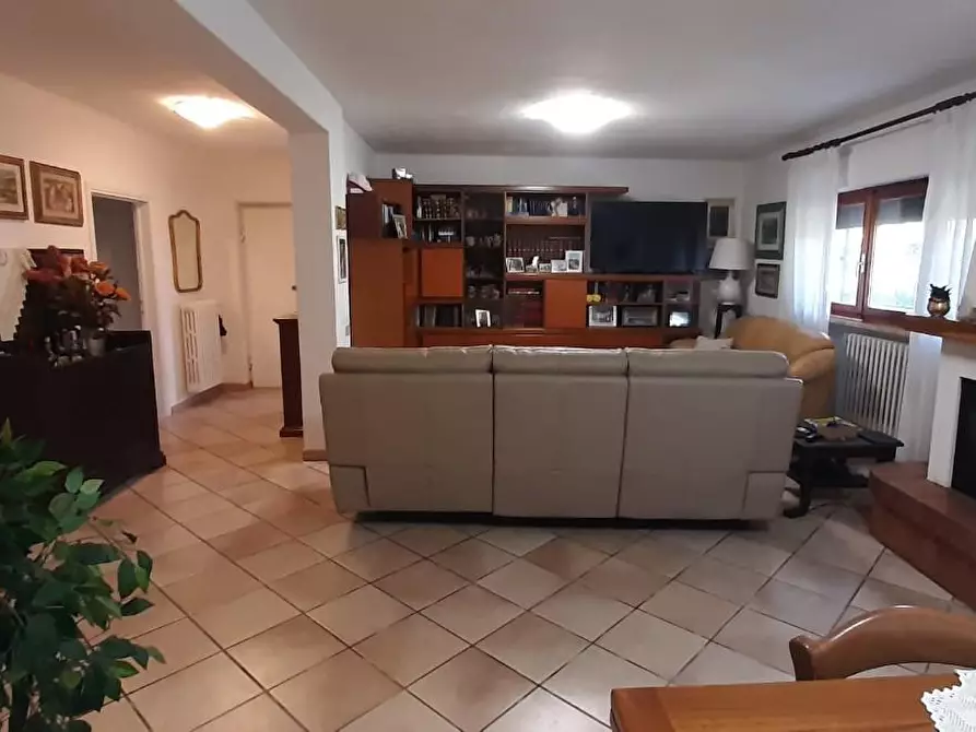 Immagine 3 di Villa in vendita  a Cecina