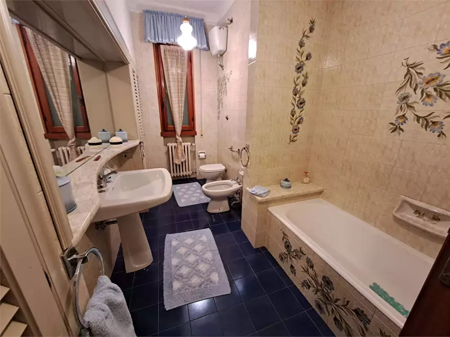 Immagine 19 di Villa in vendita  a Vinci