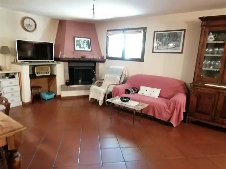 Immagine 2 di Casa indipendente in vendita  a Lastra A Signa