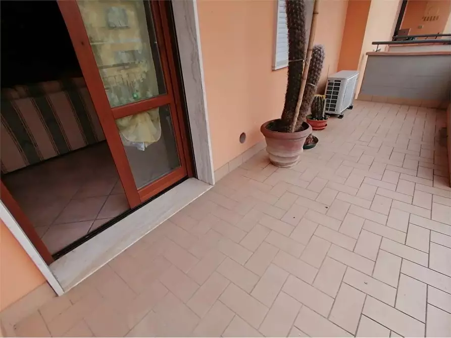 Immagine 18 di Appartamento in vendita  a Lastra A Signa