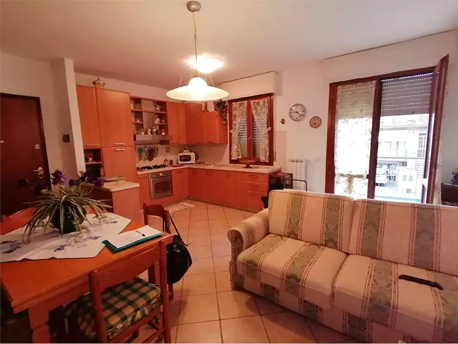 Immagine 5 di Appartamento in vendita  a Lastra A Signa