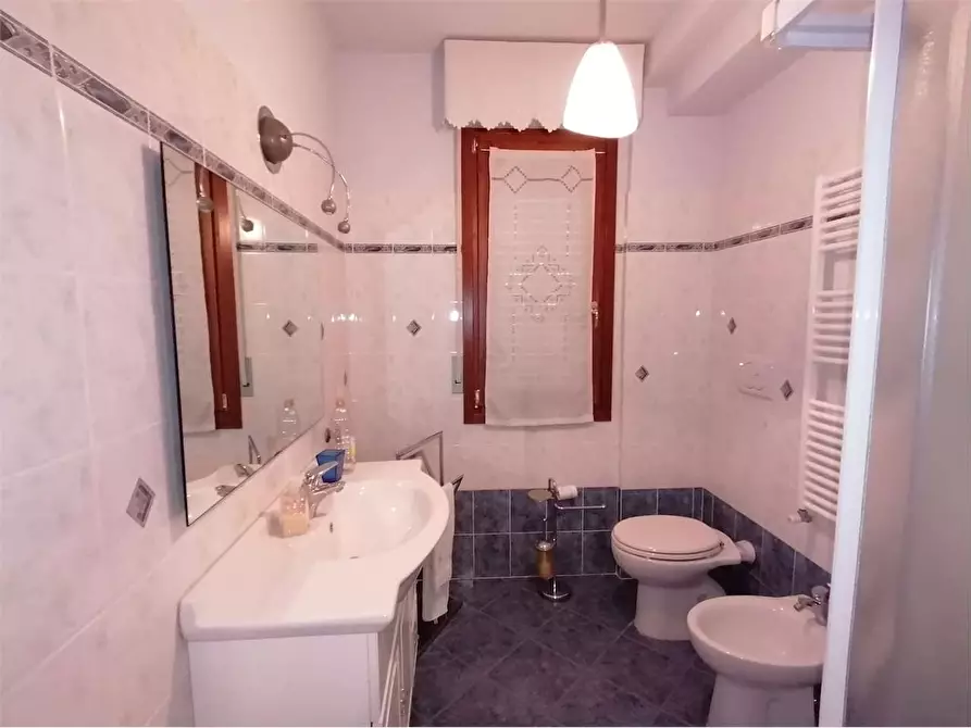 Immagine 11 di Appartamento in vendita  a Lastra A Signa