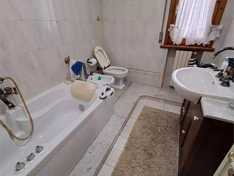 Immagine 11 di Appartamento in vendita  a Cerreto Guidi