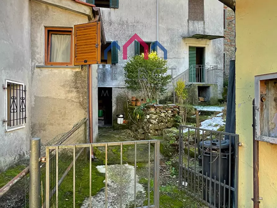 Immagine 42 di Casa semindipendente in vendita  a Borgo A Mozzano