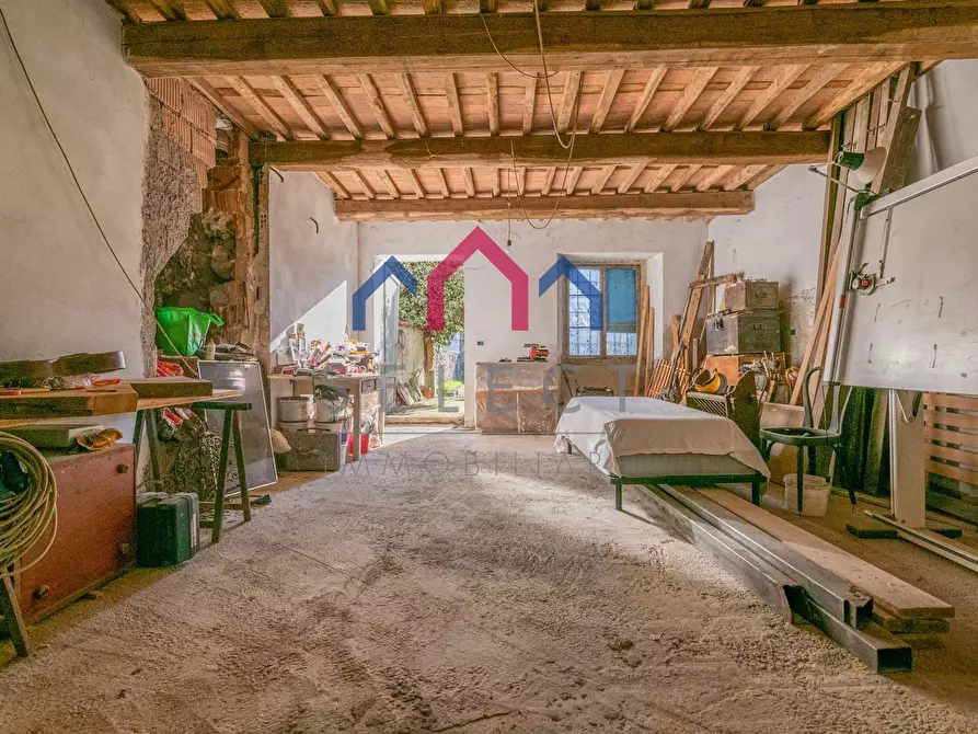 Immagine 23 di Palazzo in vendita  a Borgo A Mozzano