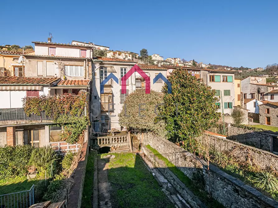 Immagine 13 di Palazzo in vendita  a Borgo A Mozzano