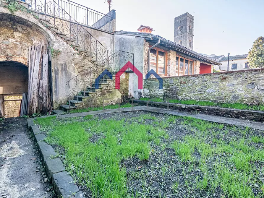 Immagine 5 di Palazzo in vendita  a Borgo A Mozzano