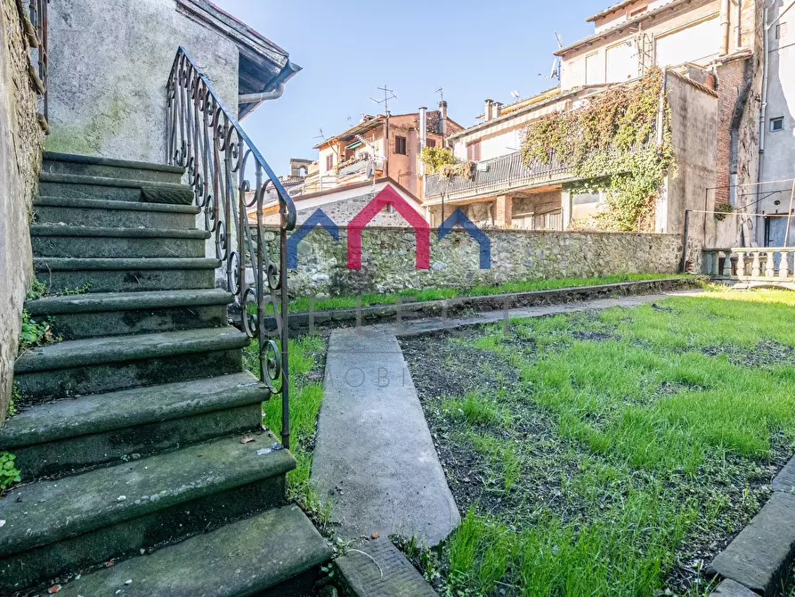Immagine 4 di Palazzo in vendita  a Borgo A Mozzano