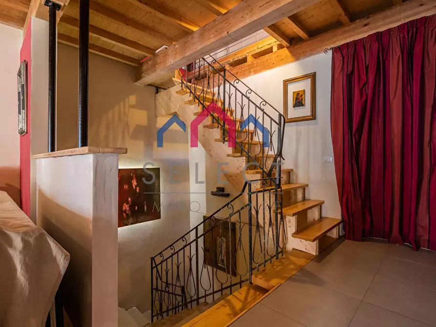 Immagine 38 di Palazzo in vendita  a Borgo A Mozzano