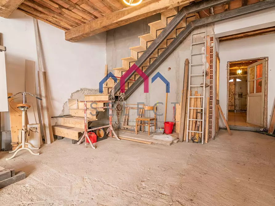 Immagine 21 di Palazzo in vendita  a Borgo A Mozzano