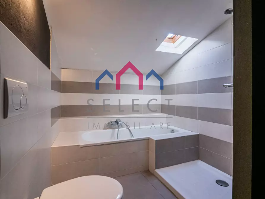 Immagine 54 di Palazzo in vendita  a Borgo A Mozzano