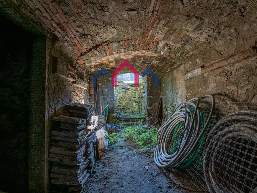 Immagine 16 di Palazzo in vendita  a Borgo A Mozzano