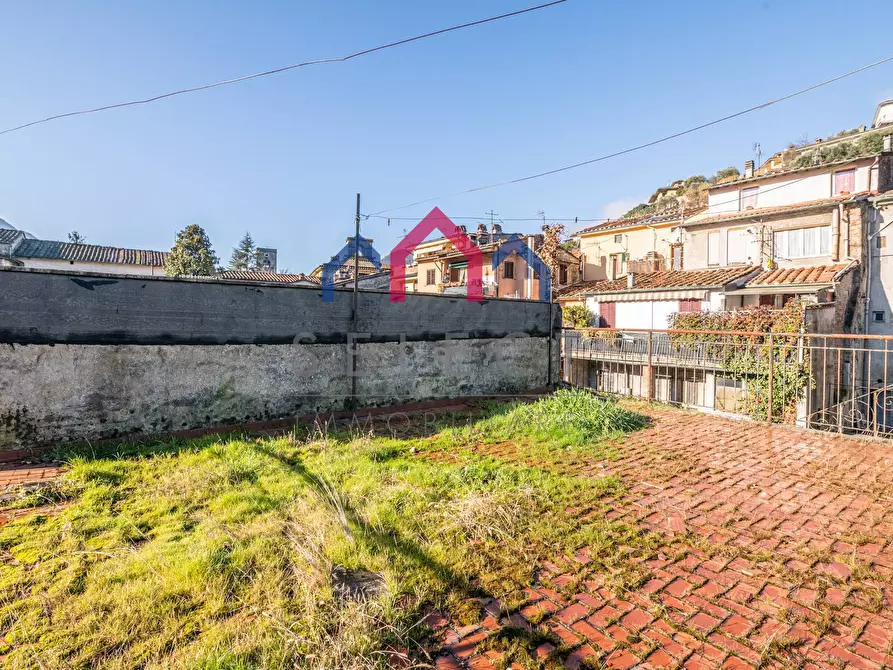 Immagine 11 di Palazzo in vendita  a Borgo A Mozzano