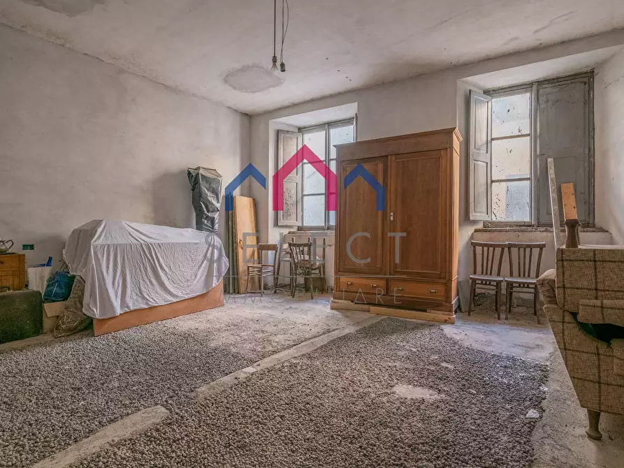 Immagine 27 di Palazzo in vendita  a Borgo A Mozzano