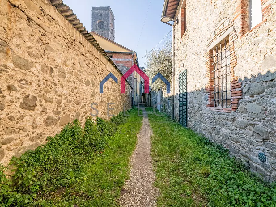 Immagine 19 di Palazzo in vendita  a Borgo A Mozzano