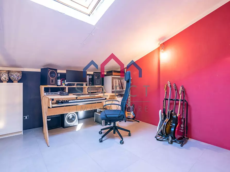 Immagine 49 di Palazzo in vendita  a Borgo A Mozzano