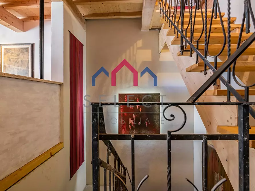 Immagine 39 di Palazzo in vendita  a Borgo A Mozzano