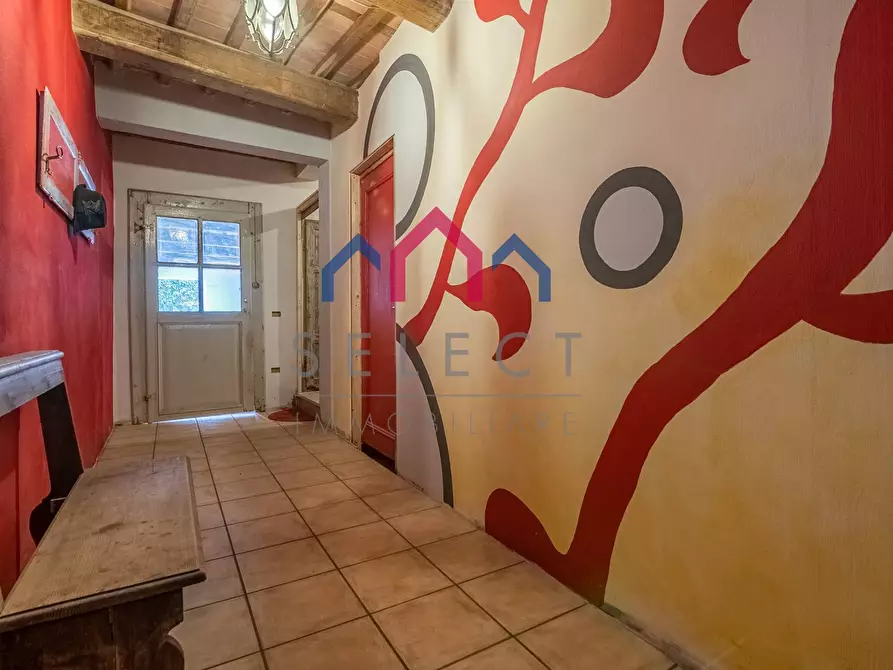 Immagine 24 di Palazzo in vendita  a Borgo A Mozzano