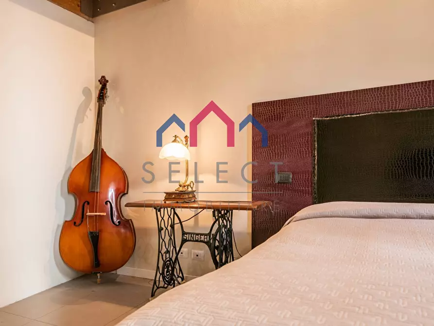 Immagine 41 di Palazzo in vendita  a Borgo A Mozzano