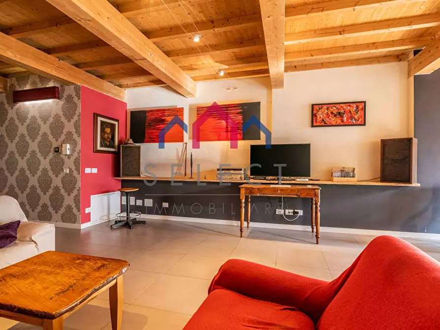 Immagine 36 di Palazzo in vendita  a Borgo A Mozzano