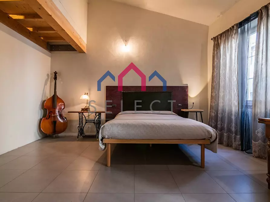 Immagine 40 di Palazzo in vendita  a Borgo A Mozzano