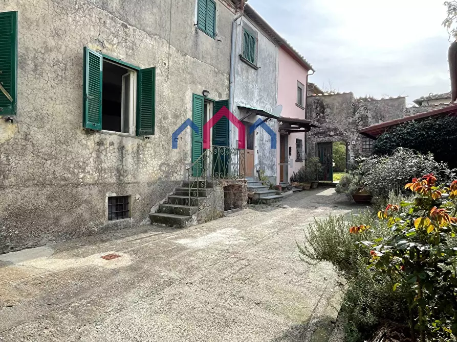 Immagine 58 di Appartamento in vendita  a Bagni Di Lucca