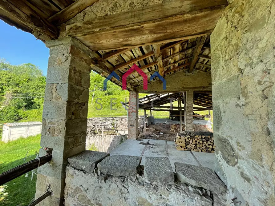 Immagine 51 di Rustico / casale in vendita  a Molazzana