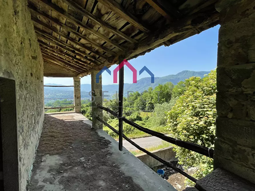 Immagine 52 di Rustico / casale in vendita  a Molazzana