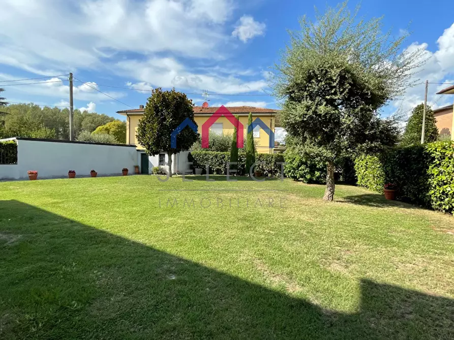 Immagine 40 di Villa in vendita  a Lucca