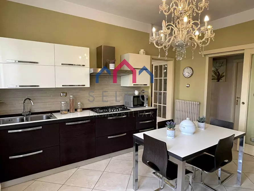 Immagine 2 di Villa in vendita  a Lucca