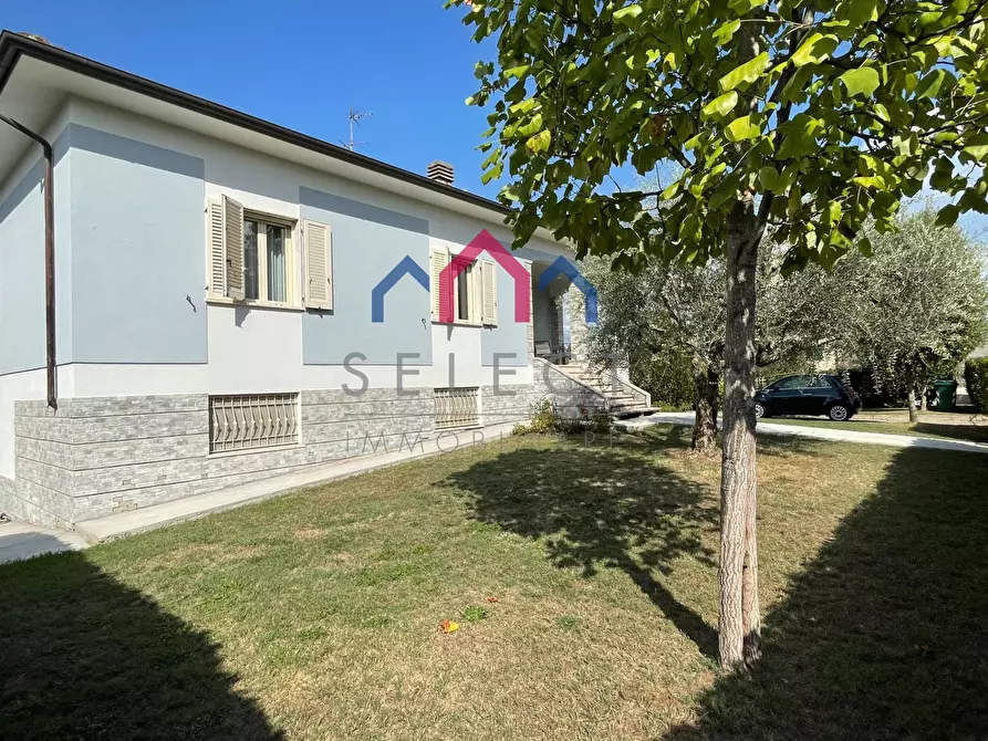 Immagine 49 di Villa in vendita  a Lucca