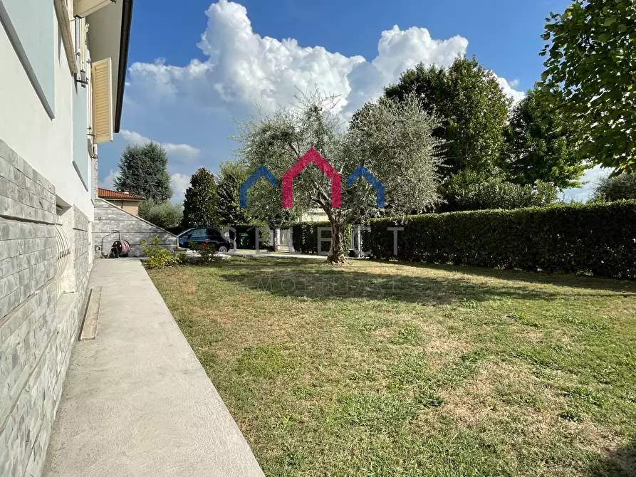 Immagine 48 di Villa in vendita  a Lucca