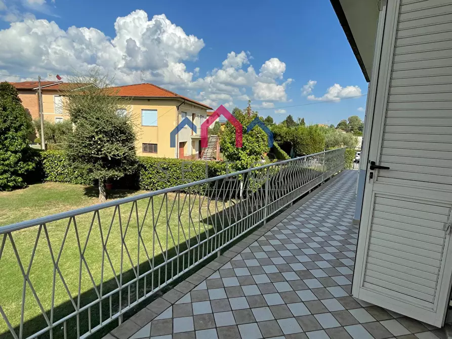 Immagine 11 di Villa in vendita  a Lucca