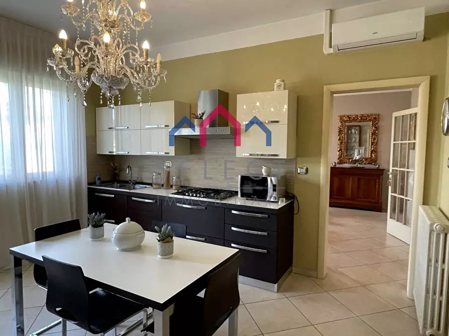 Immagine 16 di Villa in vendita  a Lucca