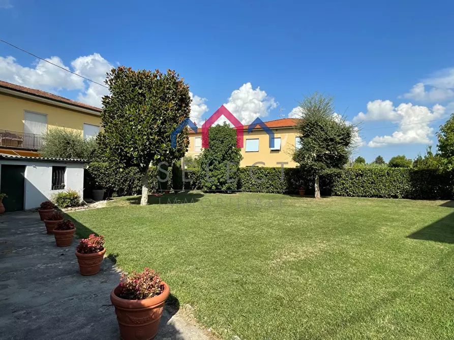 Immagine 45 di Villa in vendita  a Lucca