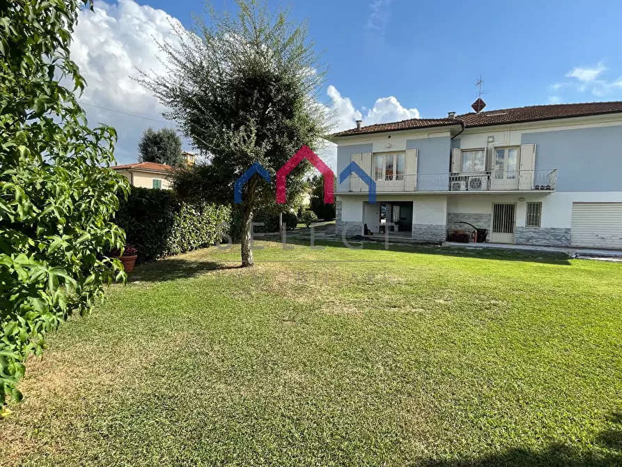 Immagine 42 di Villa in vendita  a Lucca