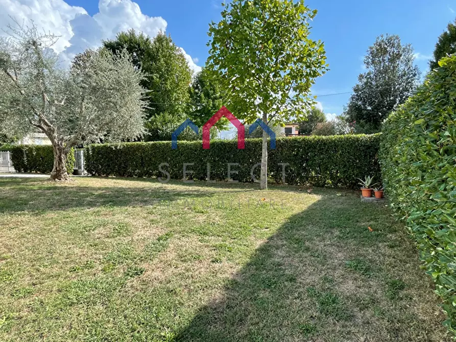 Immagine 47 di Villa in vendita  a Lucca