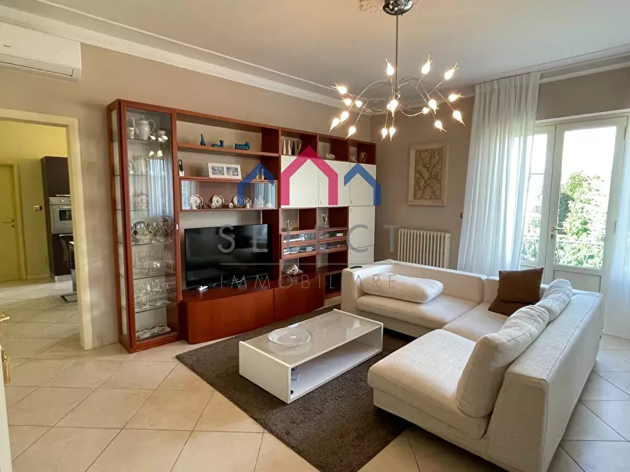 Immagine 5 di Villa in vendita  a Lucca