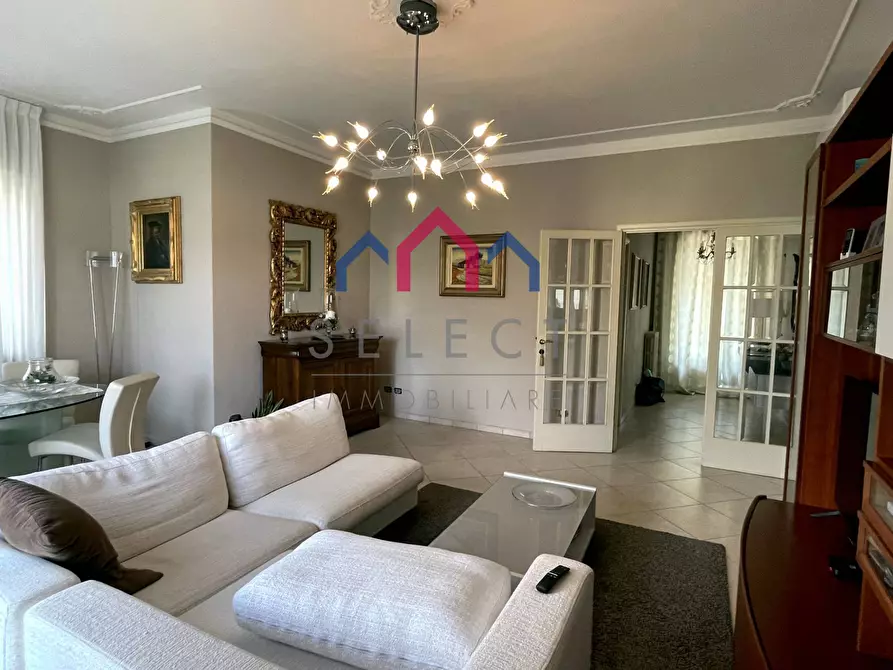 Immagine 7 di Villa in vendita  a Lucca