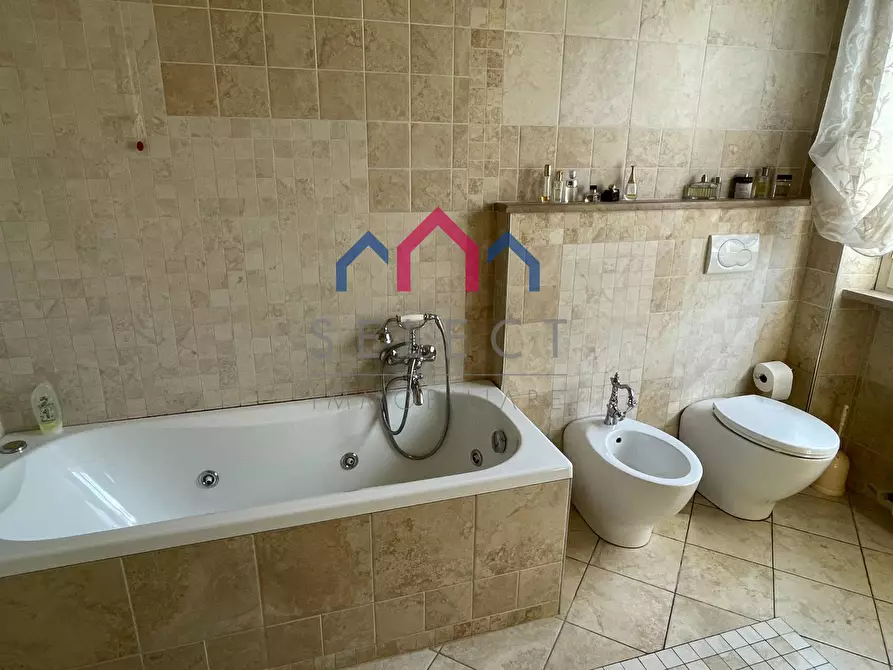 Immagine 29 di Villa in vendita  a Lucca