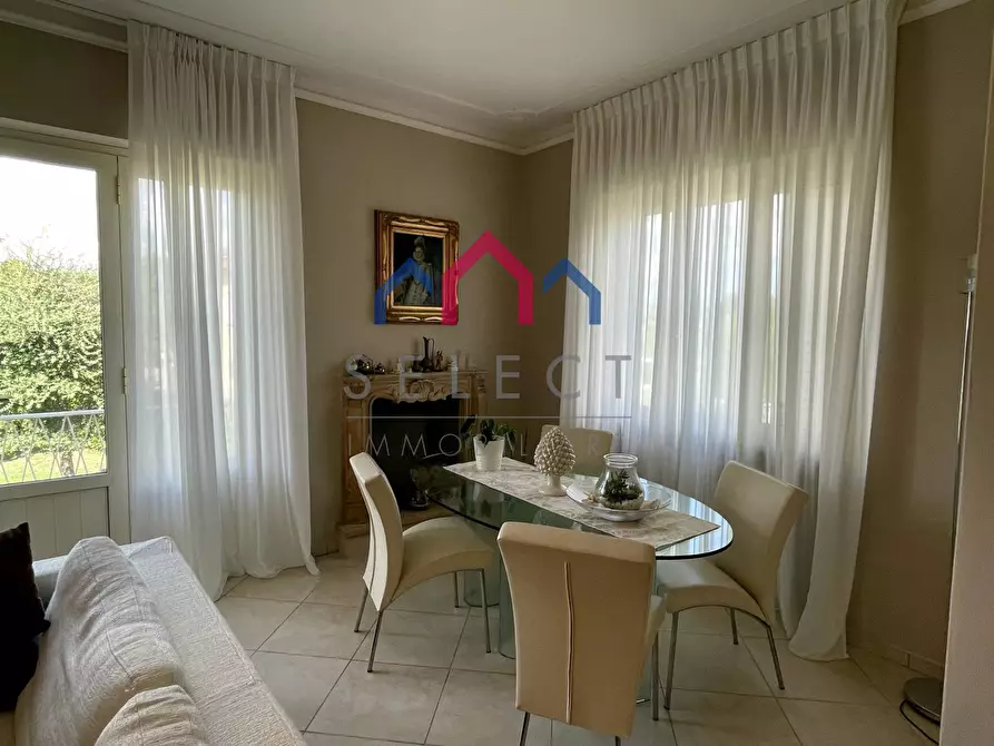 Immagine 8 di Villa in vendita  a Lucca