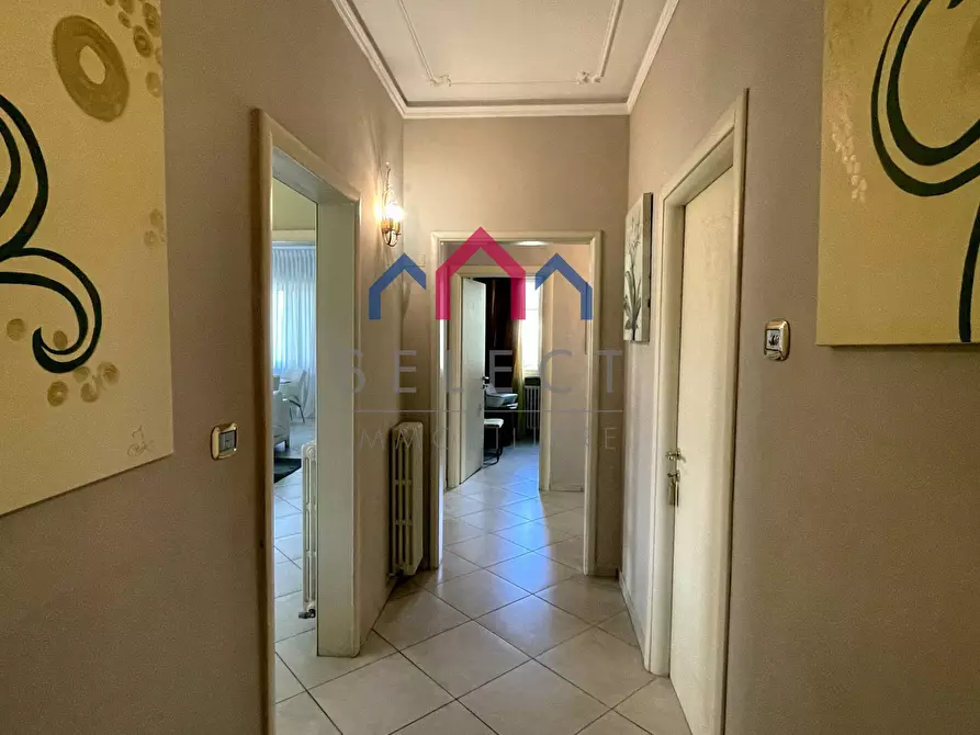 Immagine 18 di Villa in vendita  a Lucca