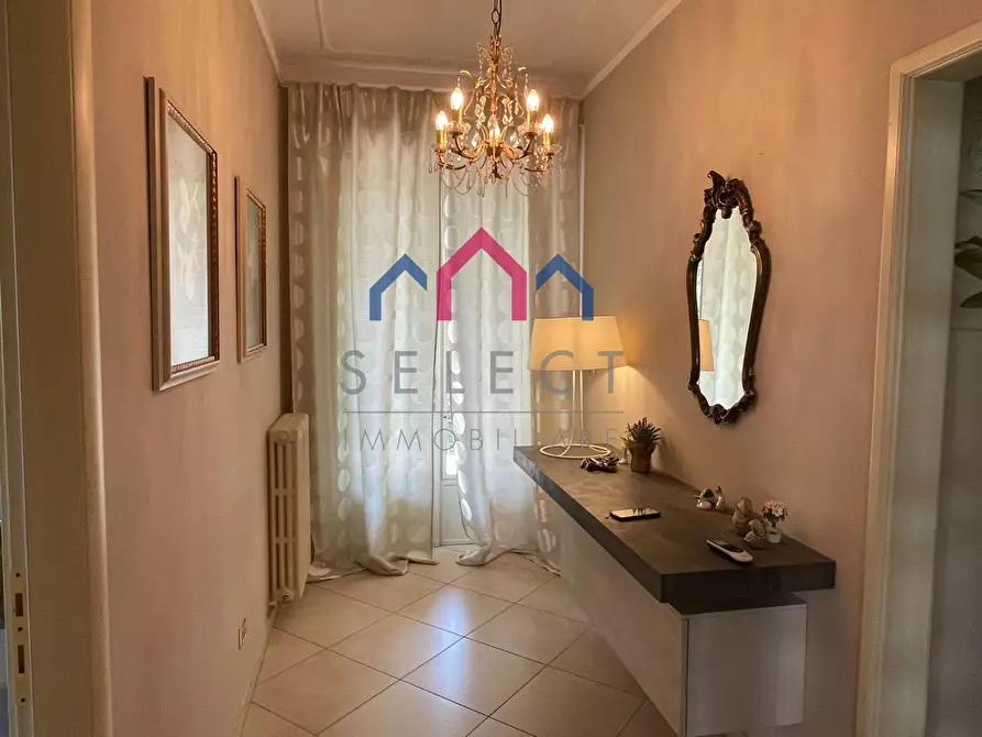 Immagine 3 di Villa in vendita  a Lucca