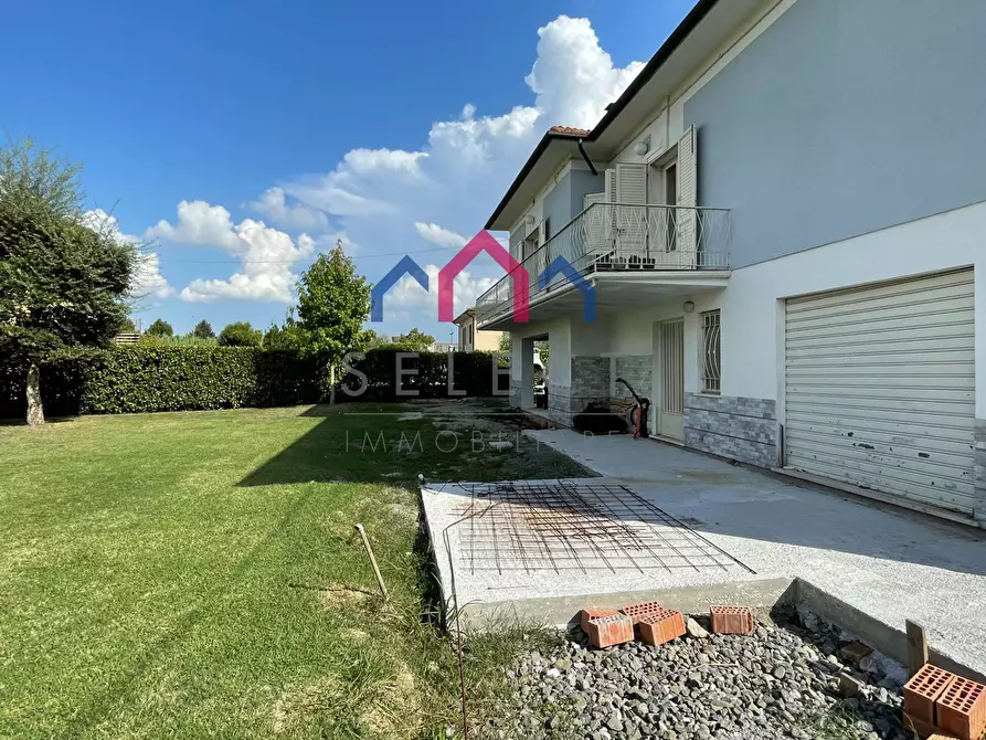 Immagine 46 di Villa in vendita  a Lucca