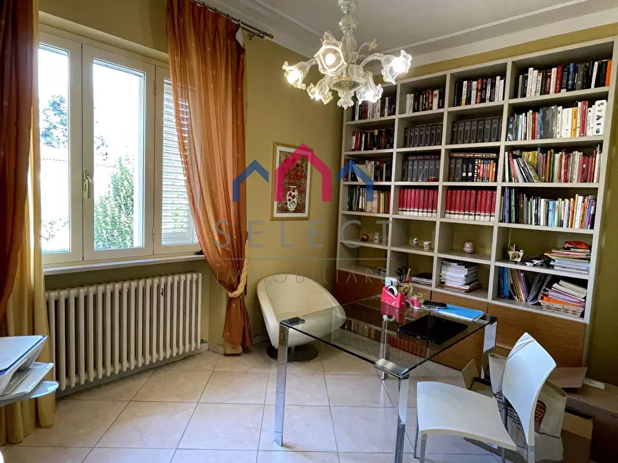 Immagine 4 di Villa in vendita  a Lucca