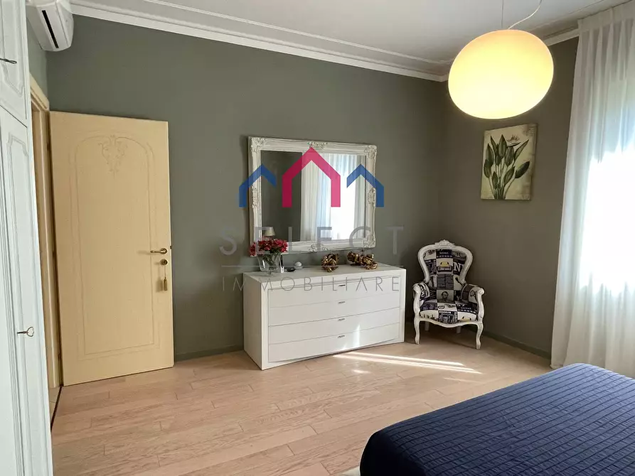 Immagine 25 di Villa in vendita  a Lucca