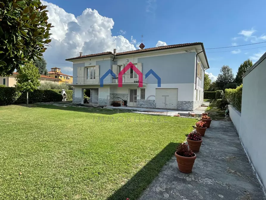 Immagine 44 di Villa in vendita  a Lucca